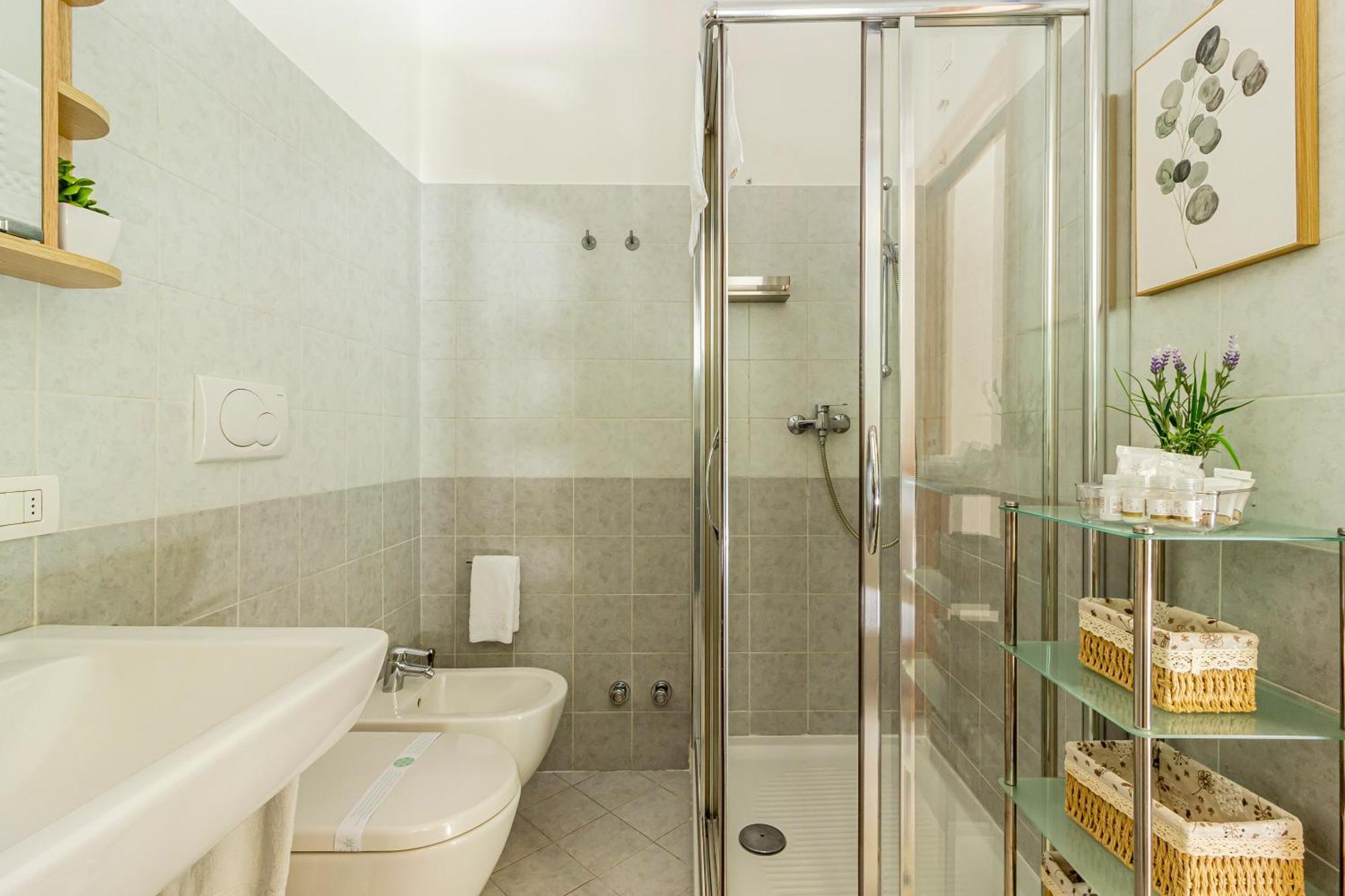 Апартаменти Private Garden & Garage - Self Check-In & Remote Access Комо Екстер'єр фото