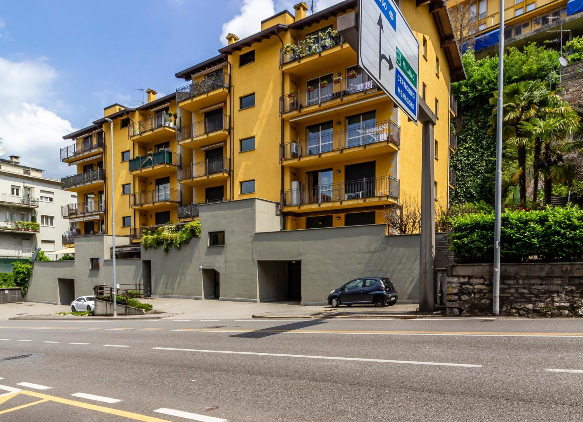 Апартаменти Private Garden & Garage - Self Check-In & Remote Access Комо Екстер'єр фото